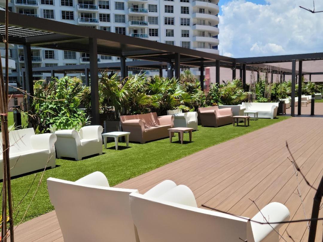 2 Bedroom 2 Bath Beachfront Condo On Miami Beach Millionaire Row Екстер'єр фото