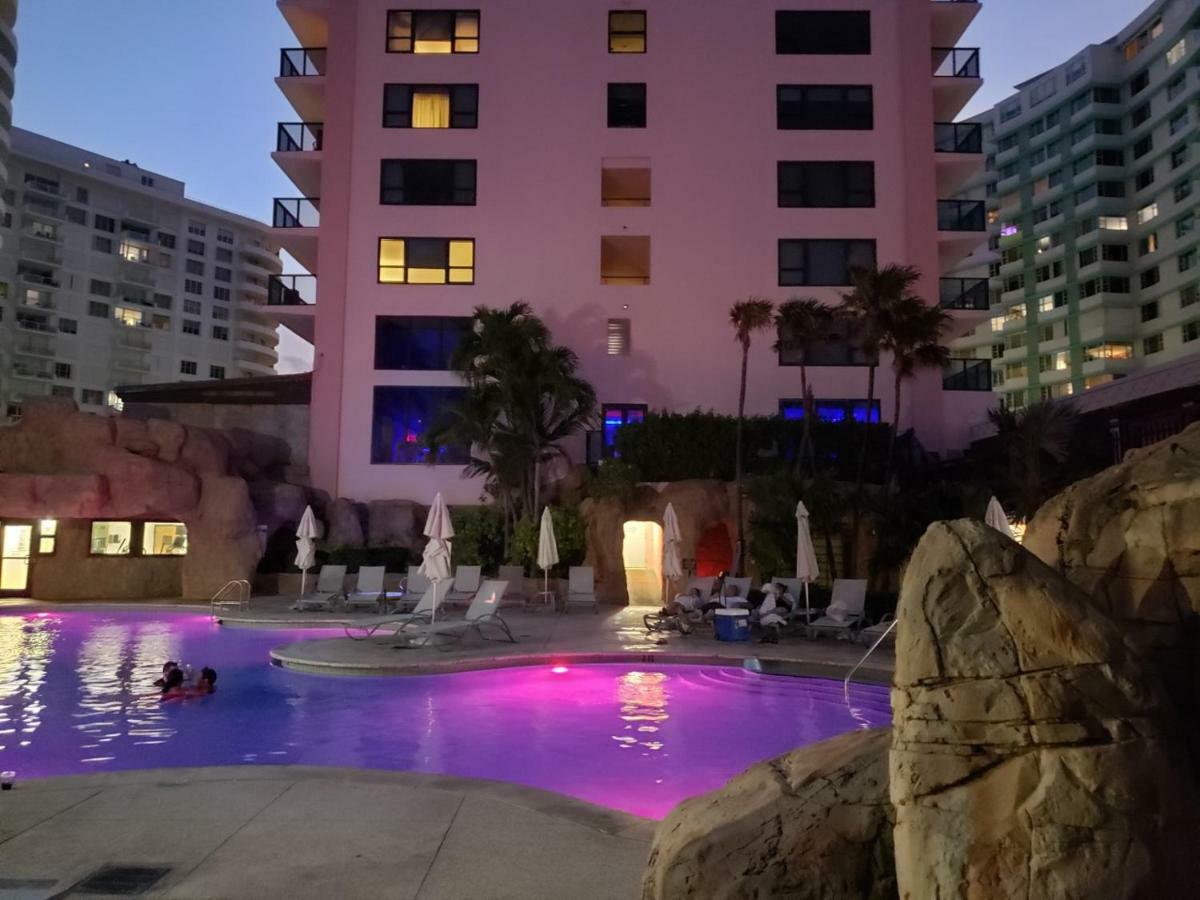2 Bedroom 2 Bath Beachfront Condo On Miami Beach Millionaire Row Екстер'єр фото
