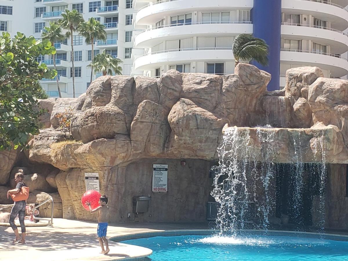 2 Bedroom 2 Bath Beachfront Condo On Miami Beach Millionaire Row Екстер'єр фото
